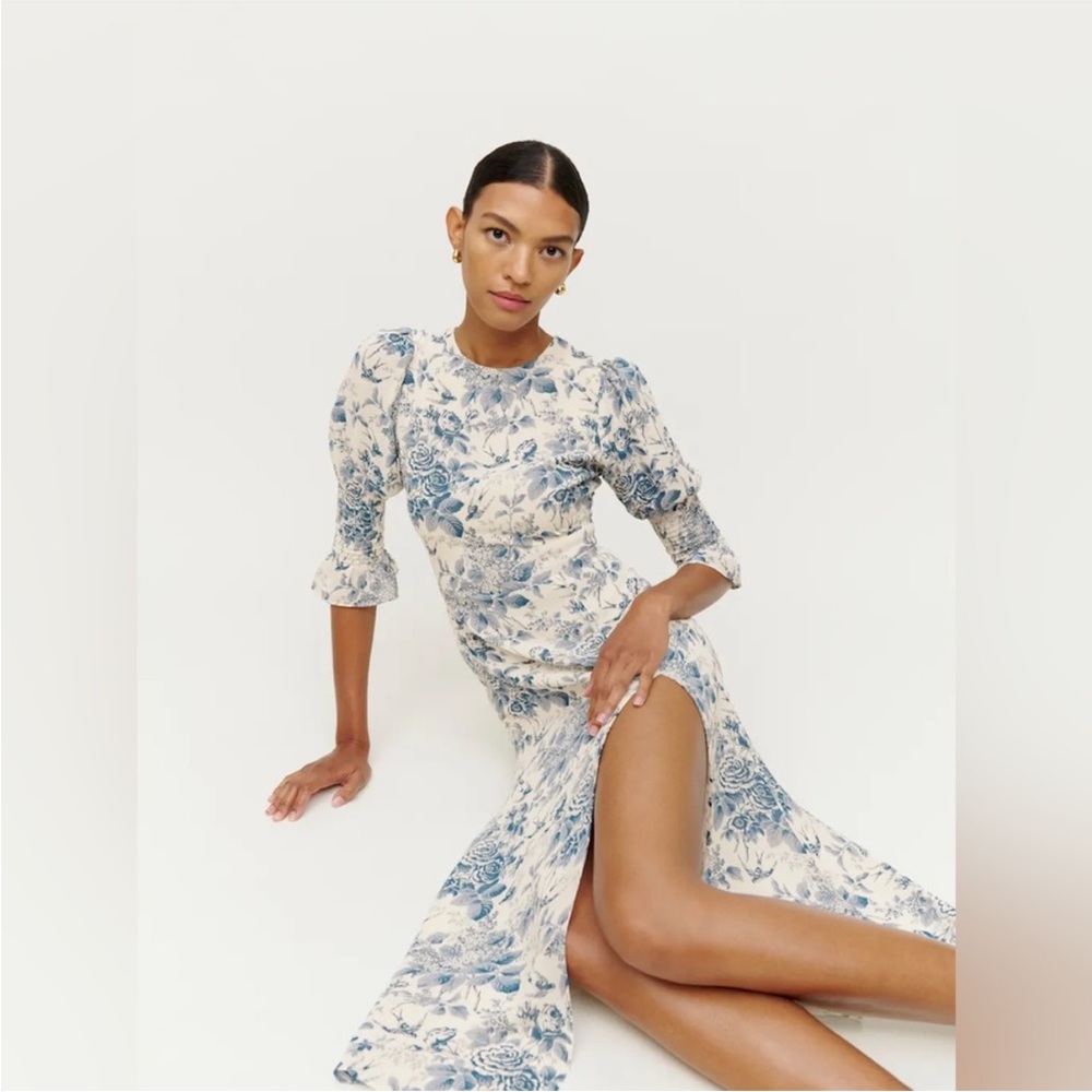 Reformation Blue and White Carolena Mid Long Sleeve Midi Dress. Size 0